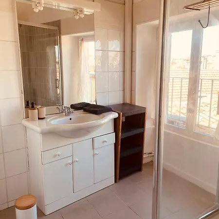 Les Toits Ensoleilles De Madeleine