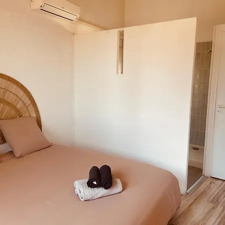 Les Toits Ensoleilles De Madeleine נים