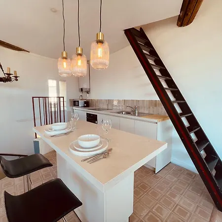 Les Toits Ensoleilles De Madeleine דירה